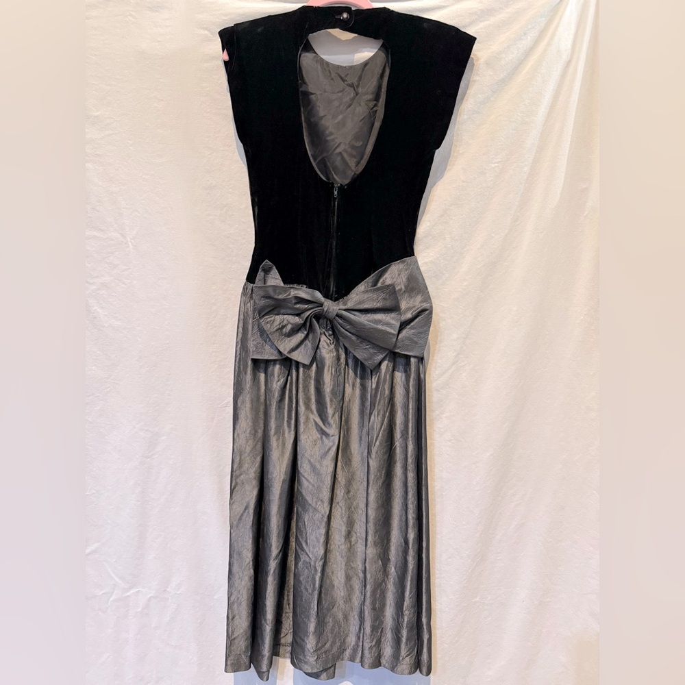 Elegant Vintage 1980’s Velvet and Taffeta Cocktail Dress